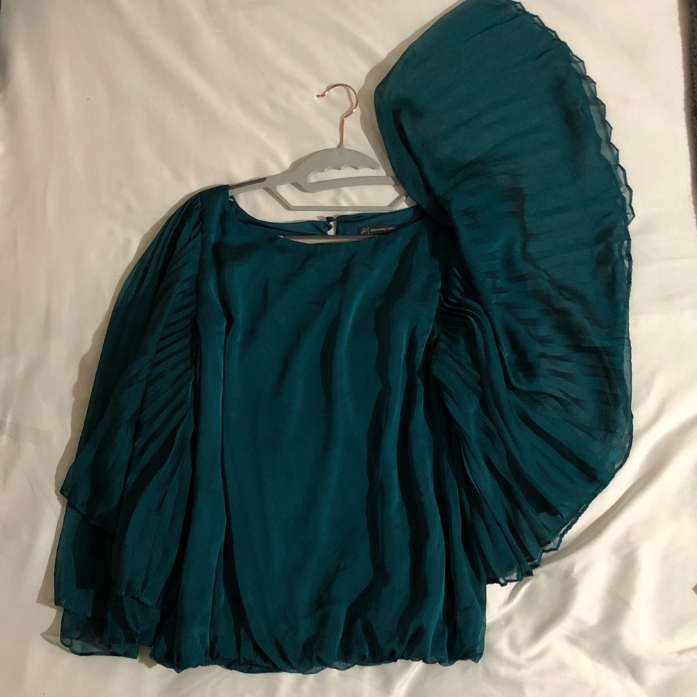 Adrianna Papell Emerald Pleated Bell Sleeve Bubble Hem Waist Blouse L